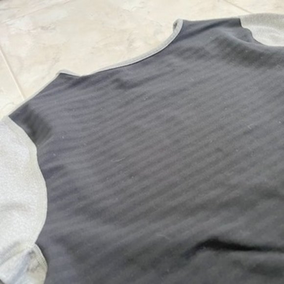 Nike Athletic Thumb Holes Long Sleeve Tee Shirt Girls XL Sporty Breathable - Picture 5 of 5